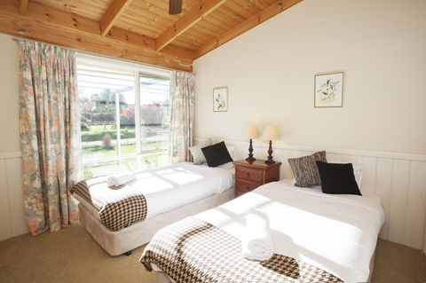 Beechworth Cedar Cottages - Sydney Tourism 10