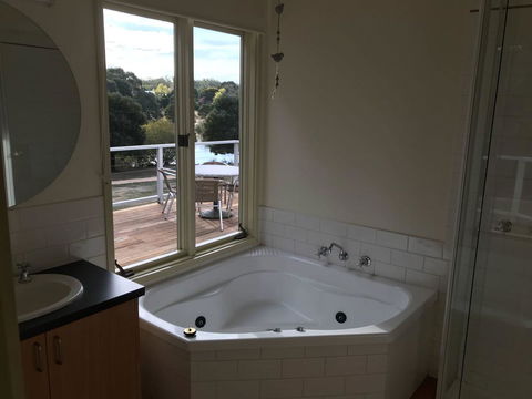 Lakeside Conti Villas - Sydney Tourism 3
