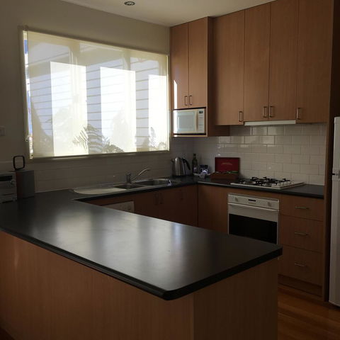 Lakeside Conti Villas - Sydney Tourism 5