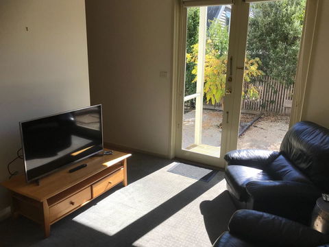 Lakeside Conti Villas - Sydney Tourism 11