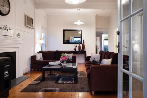 Churchills - Sydney Tourism 7