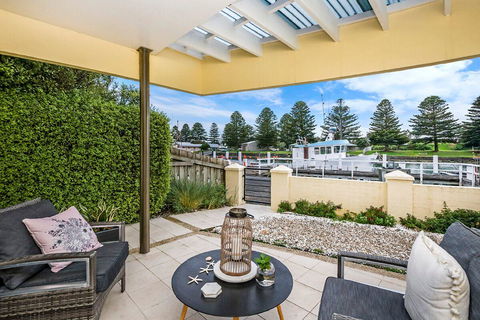 The Waterfront Apartment - Sydney Tourism 0