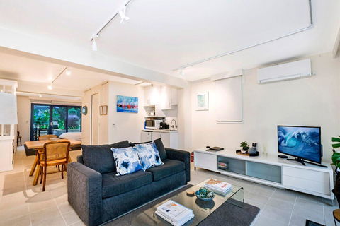 The Waterfront Apartment - Sydney Tourism 7