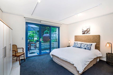 The Waterfront Apartment - Sydney Tourism 6