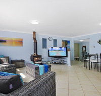 The Burra Break - 3 minute walk to beach access - Sydney Tourism