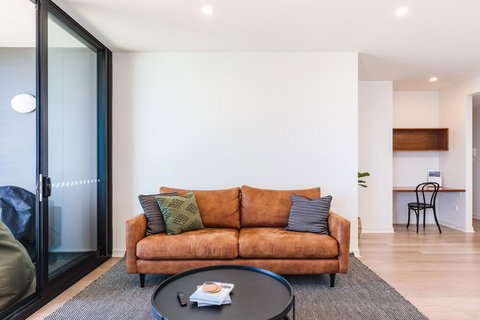 The Edge - Luxurious Waterfront Apartment - Sydney Tourism 1