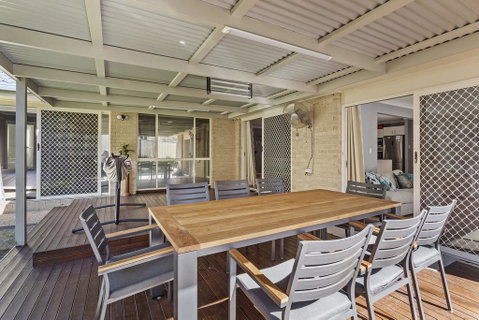 The Family Entertainer In The Heart Of Corlette! - Sydney Tourism 3