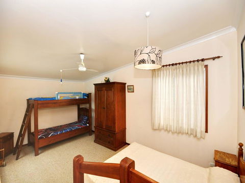 The Lakes Cottage - Sydney Tourism 3