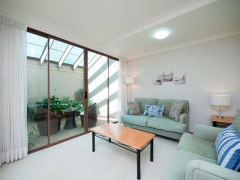 The Moorings, 5/4 Cromarty Road - Sydney Tourism 2