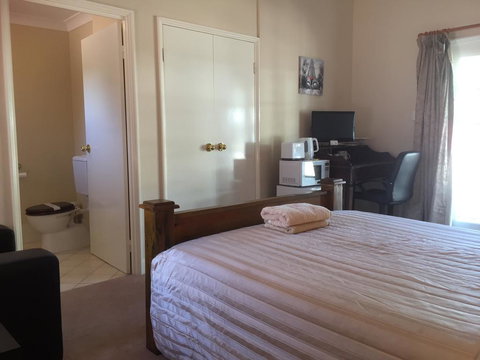 The Nosh & Nod - Howick Street - Sydney Tourism 3