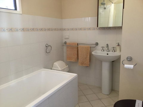 The Nosh & Nod - Howick Street - Sydney Tourism 1