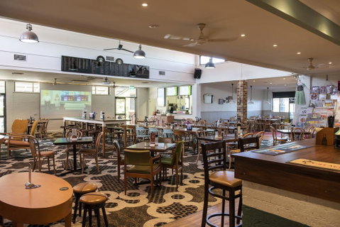 The Oaks Hotel - Sydney Tourism 1