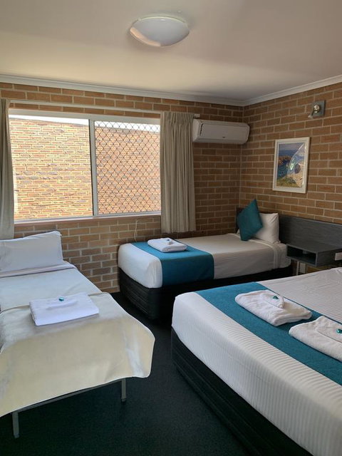 The Oaks Hotel Motel - Sydney Tourism 3