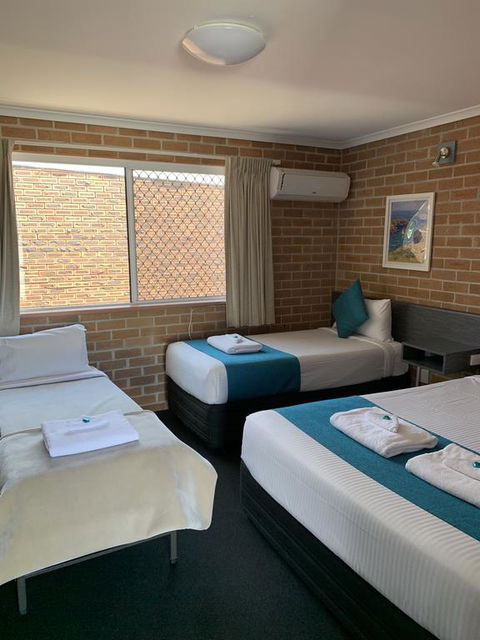 The Oaks Hotel Motel - Sydney Tourism 3