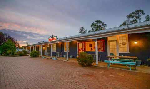 The Platypus Accommodation & Cafe - Sydney Tourism 0