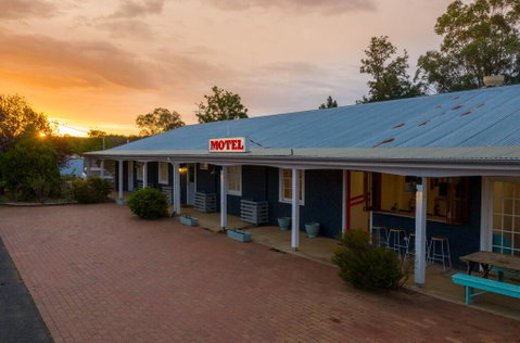 The Platypus Accommodation & Cafe - Sydney Tourism 1
