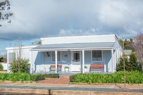 The Rested Guest 3 Bedroom Cottage West Wyalong - Sydney Tourism 0