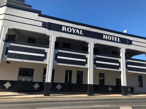 The Royal Hotel, Drouin - Sydney Tourism 1