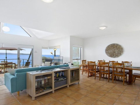 Tilbury Breeze - Ocean Views, Comfort And Style - Sydney Tourism 3