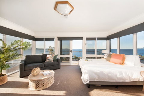 Tranquil Waters - With Mesmerising Waterviews - Sydney Tourism 0