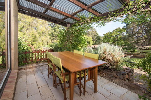 Trastevere Cowaramup Farm House - Sydney Tourism 0