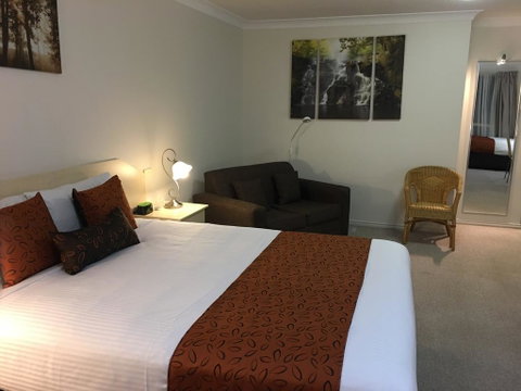 Tuckerbox Motor Inn - Sydney Tourism 0