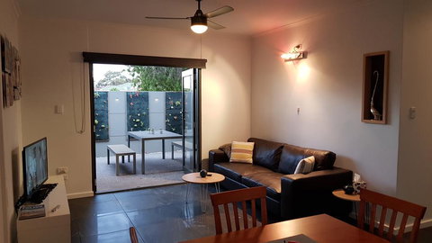 Two Bedroom Garden Apartment - Sydney Tourism 1