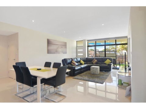 Utopia Apartment - Sydney Tourism 1