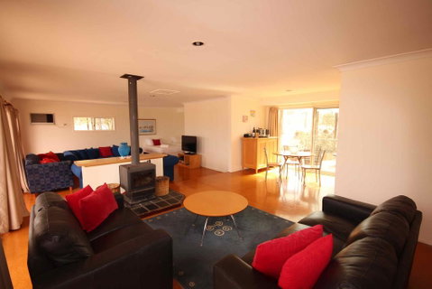 Verona Vineyard Cottage - Sydney Tourism 3