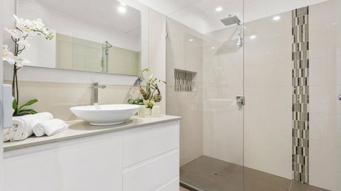 VIEWS AT MCCRAE..... - Sydney Tourism 0