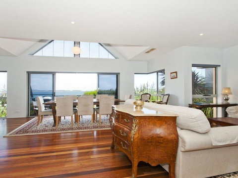Villa Mer - Stylish Waterfront Accommodation - Sydney Tourism 3
