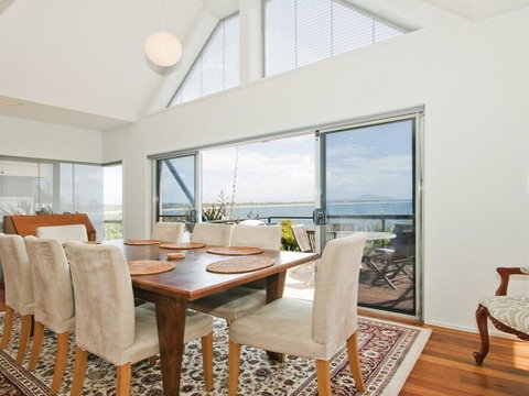 Villa Mer - Stylish Waterfront Accommodation - Sydney Tourism 2