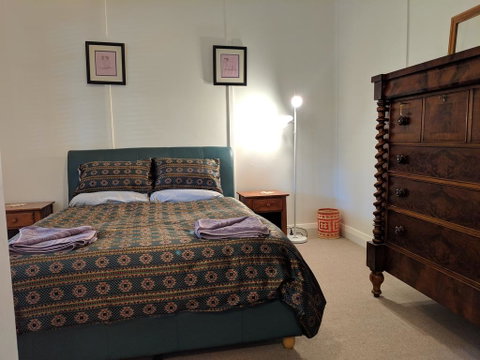 Walnut Cottage - 2 Bedroom Pet Friendly Country Cottage - Sydney Tourism 1