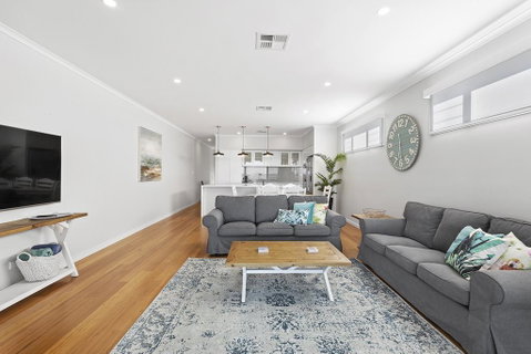 Wanda Waterfront Retreat - Beautiful Beach House - Sydney Tourism 3