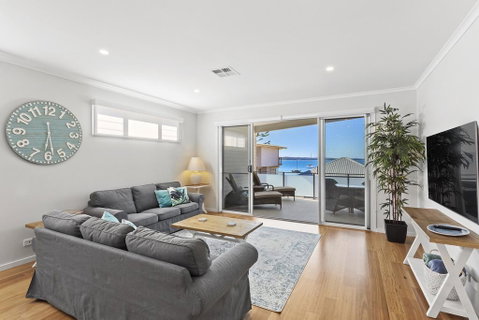 Wanda Waterfront Retreat - Beautiful Beach House - Sydney Tourism 2