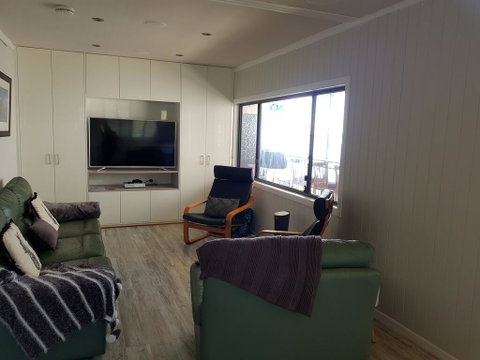 Waterfront 2 Bed Luxury Apartment In Corlette, Port Stephens - Sleeps 4 - Sydney Tourism 2