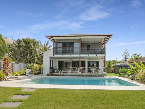 WATERFRONT HOME BORDERING MOOLOOLABA - Sydney Tourism 0