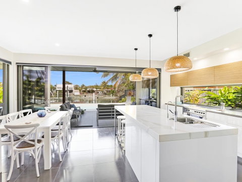 WATERFRONT HOME BORDERING MOOLOOLABA - Sydney Tourism 3