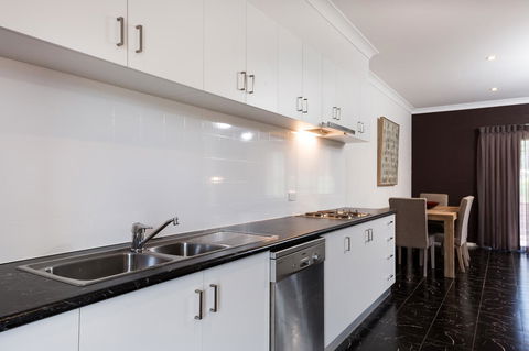 Blazing Stump Motel & Suites - Sydney Tourism 31