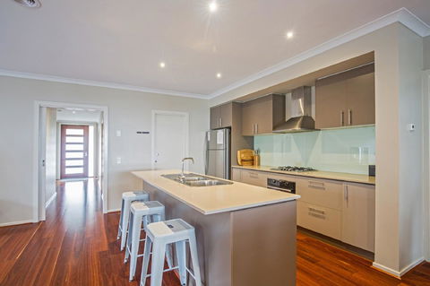 Nautical Rise Torquay - Sydney Tourism 6