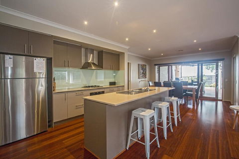 Nautical Rise Torquay - Sydney Tourism 3