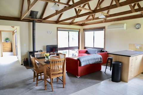 Red Ceder Cottage - Great Ocean Road - Port Campbell - Sydney Tourism 12