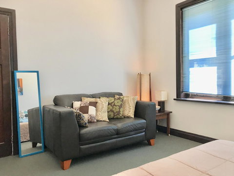 Hillâ€™s Creek Holiday Home - Sydney Tourism 13