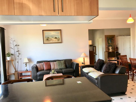 Hillâ€™s Creek Holiday Home - Sydney Tourism 7