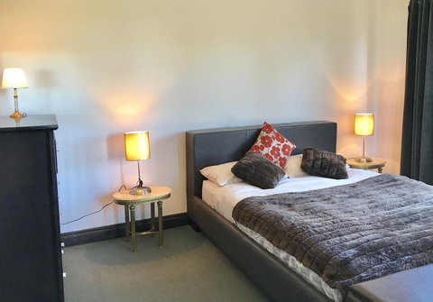 Hillâ€™s Creek Holiday Home - Sydney Tourism 10