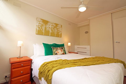 Colour Pop Fitzroy - 3 Bedroom Pet Friendly - Sydney Tourism 14