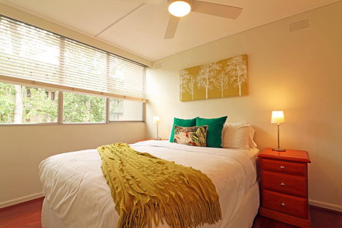 Colour Pop Fitzroy - 3 Bedroom Pet Friendly - Sydney Tourism 13