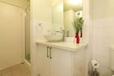 Colour Pop Fitzroy - 3 Bedroom Pet Friendly - Sydney Tourism 20