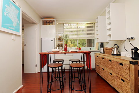 Colour Pop Fitzroy - 3 Bedroom Pet Friendly - Sydney Tourism 3