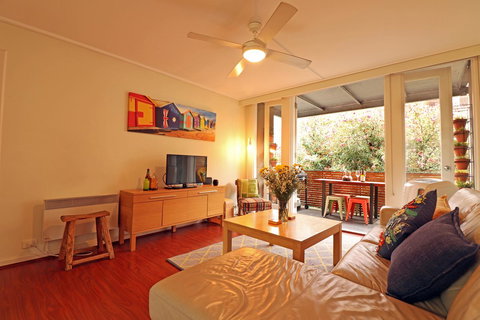 Colour Pop Fitzroy - 3 Bedroom Pet Friendly - Sydney Tourism 1
